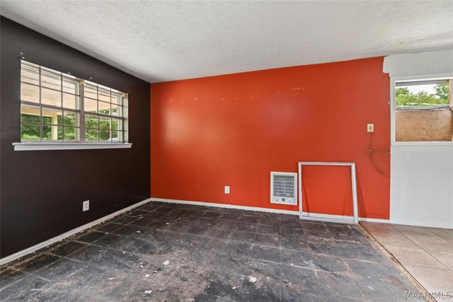 190 Lucky Town Loop, Elmore, AL 36025