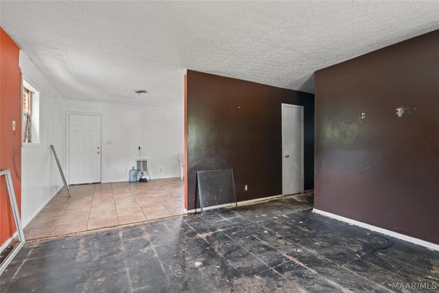 190 Lucky Town Loop, Elmore, AL 36025