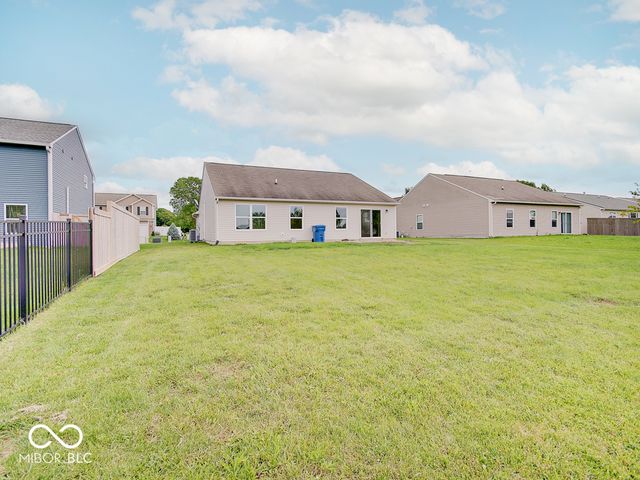 1404 Graybark Street, Sheridan, IN 46069