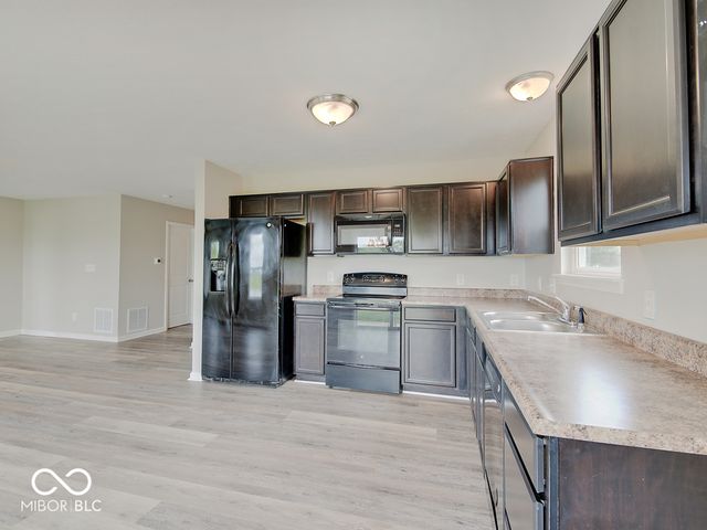 1404 Graybark Street, Sheridan, IN 46069