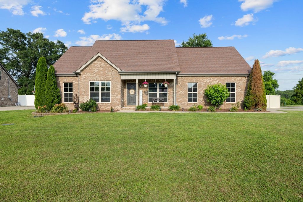 3228 Marion Davis Dr, Murfreesboro, TN 37129