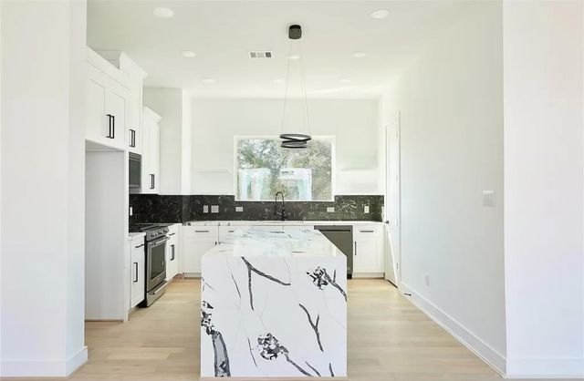 2724 Rosalie Street, Houston, TX 77004