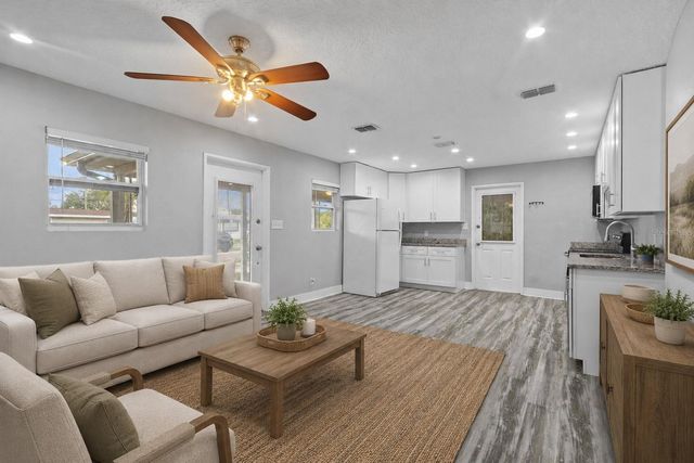 4402 W TRILBY AVENUE, Tampa, FL 33616