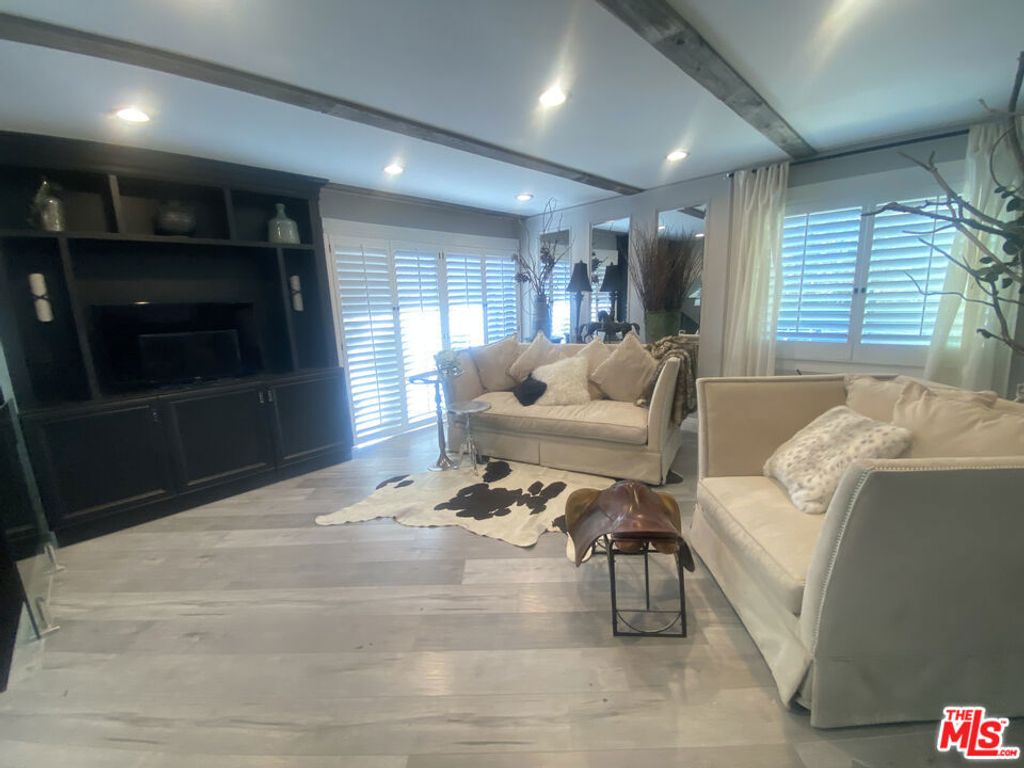 Image 38 of property listing at 26345 W Bravo Lane, Calabasas, CA 91302