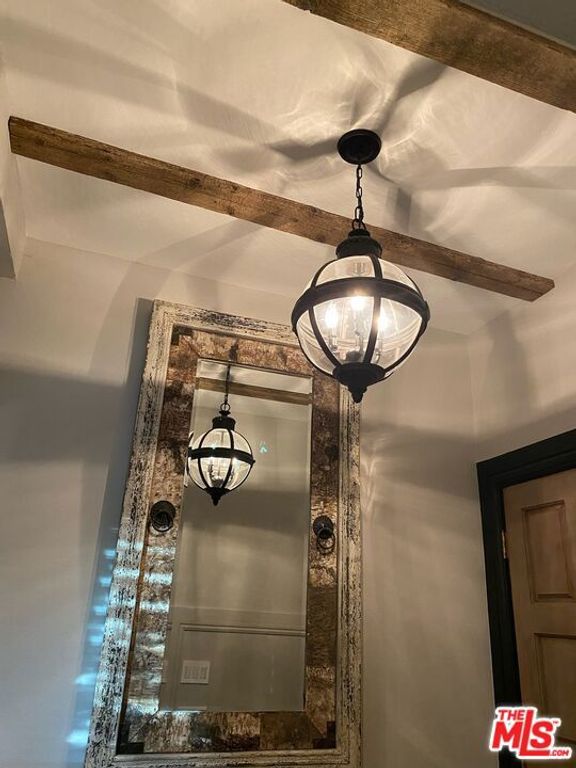 Image 4 of property listing at 26345 W Bravo Lane, Calabasas, CA 91302