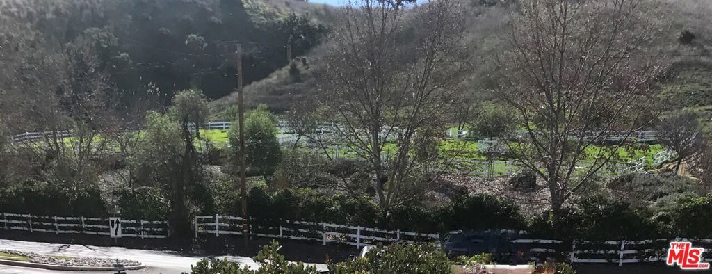 Image 41 of property listing at 26345 W Bravo Lane, Calabasas, CA 91302