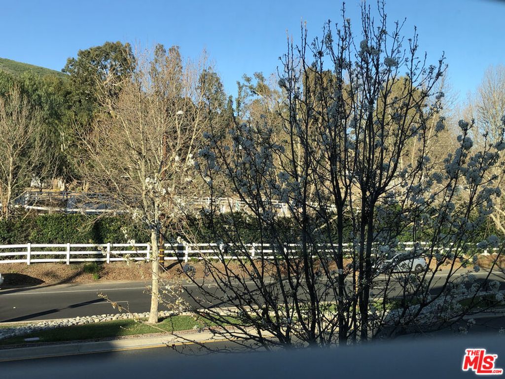 Image 54 of property listing at 26345 W Bravo Lane, Calabasas, CA 91302