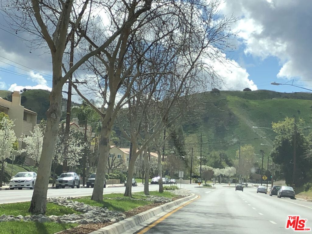 Image 55 of property listing at 26345 W Bravo Lane, Calabasas, CA 91302