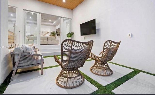 607 SE 6th Street, Fort Lauderdale, FL 33301