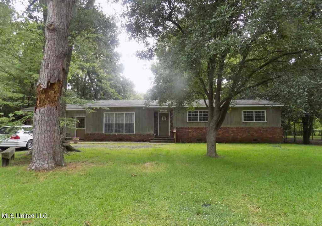 119 S Canton Club Circle, Jackson, MS 39211