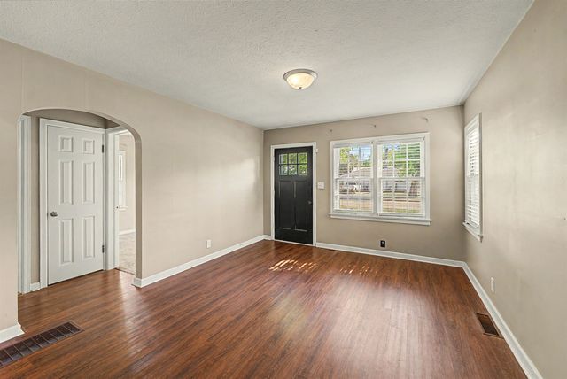 524 W Wilson St, Salina, KS 67401