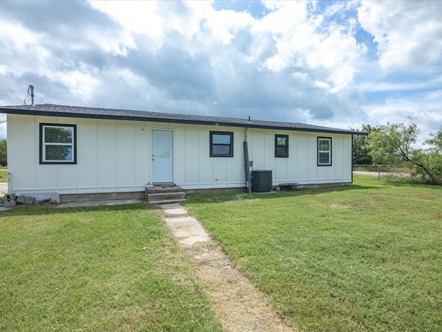 526 Jack Grace Hill Road, Bowie, TX 76230