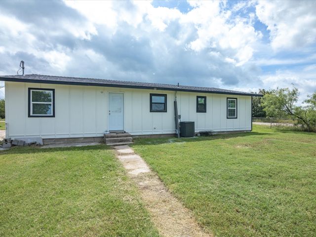 526 Jack Grace Hill Road, Bowie, TX 76230