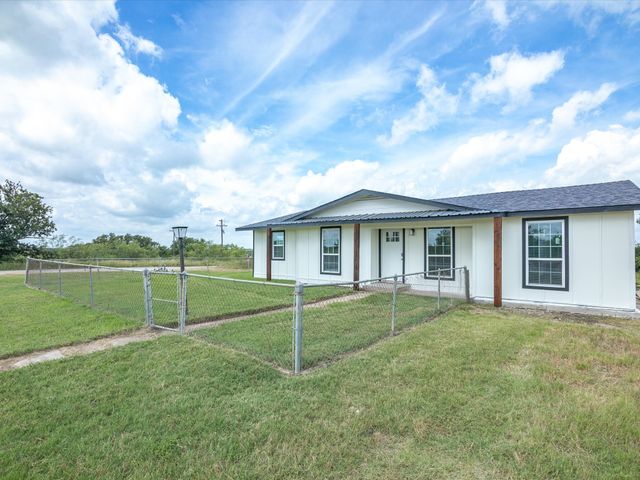 526 Jack Grace Hill Road, Bowie, TX 76230