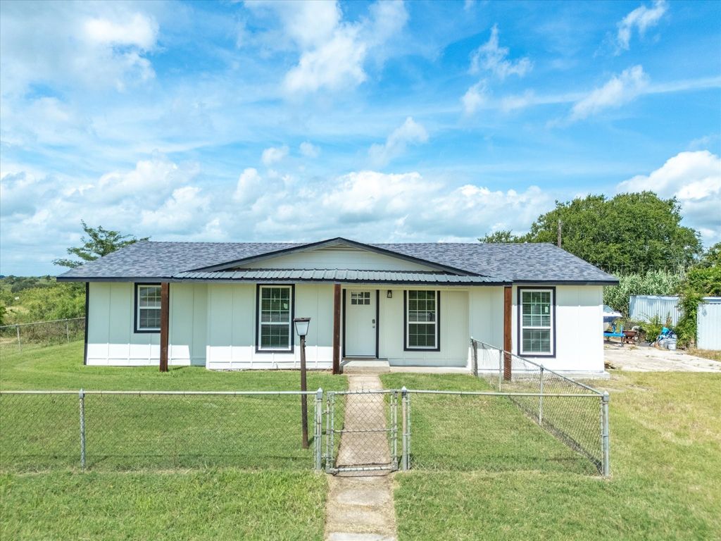 526 Jack Grace Hill Road, Bowie, TX 76230