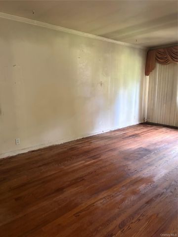 182 E Rockaway Road, Hewlett, NY 11557