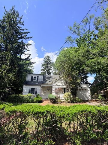 182 E Rockaway Road, Hewlett, NY 11557