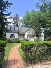 182 E Rockaway Road, Hewlett, NY 11557