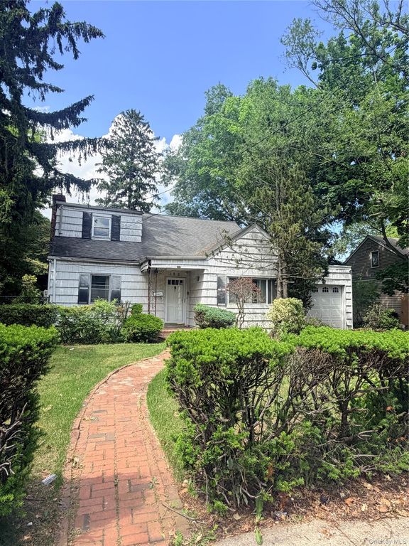 182 E Rockaway Road, Hewlett, NY 11557