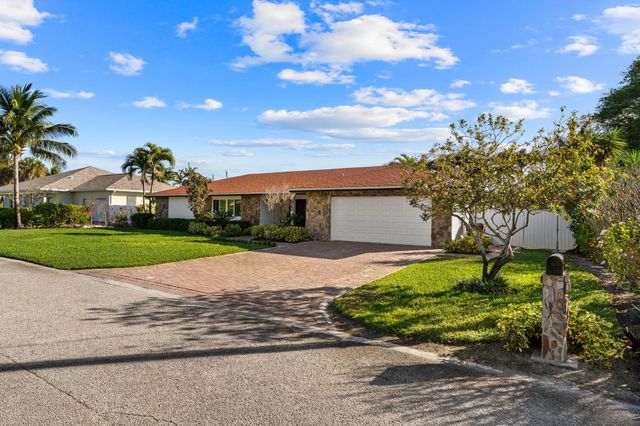 7410 Venetian Way, Lake Clarke Shores, FL 33406