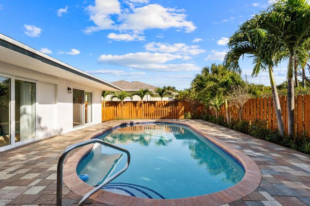 7410 Venetian Way, Lake Clarke Shores, FL 33406