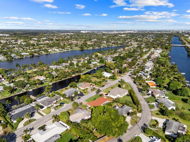 7410 Venetian Way, Lake Clarke Shores, FL 33406