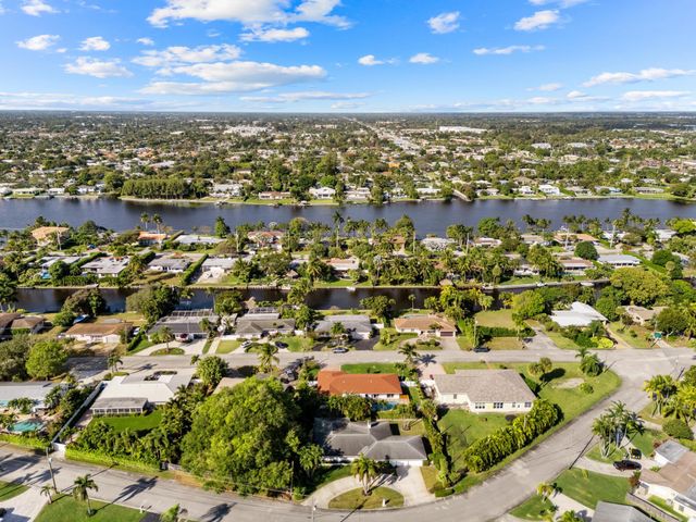 7410 Venetian Way, Lake Clarke Shores, FL 33406