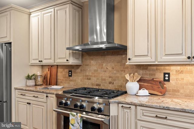 5452 CHANDLEY FARM CIR, Centreville, VA 20120