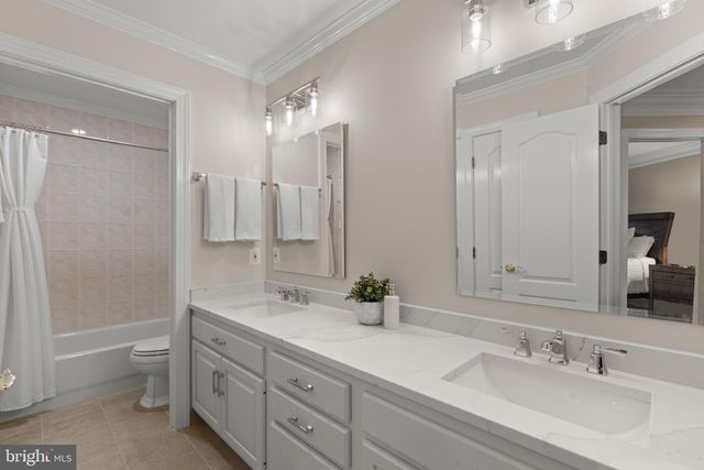 5452 CHANDLEY FARM CIR, Centreville, VA 20120