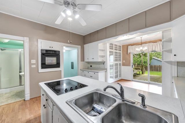 110 W PARKER STREET, Weyauwega, WI 54983
