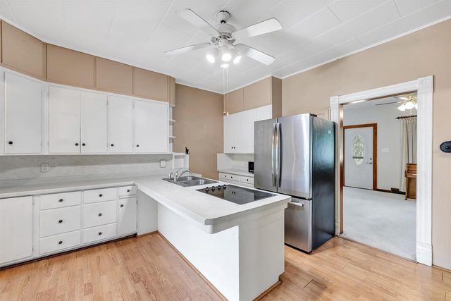 110 W PARKER STREET, Weyauwega, WI 54983
