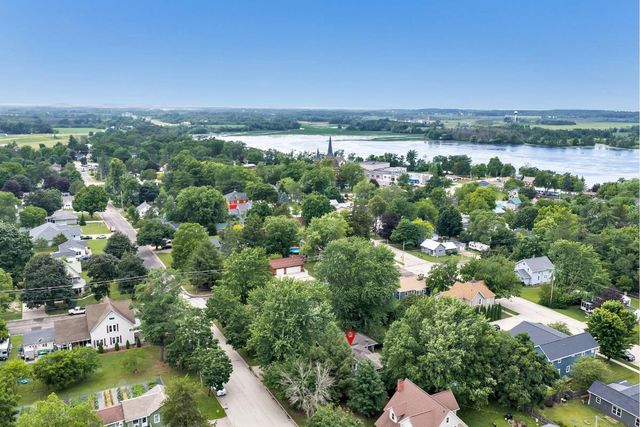 110 W PARKER STREET, Weyauwega, WI 54983