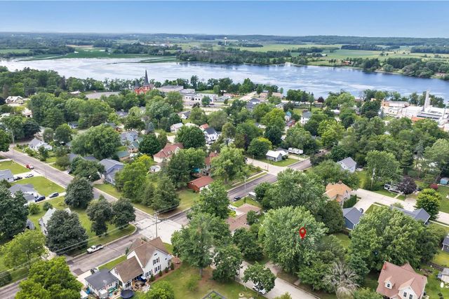 110 W PARKER STREET, Weyauwega, WI 54983