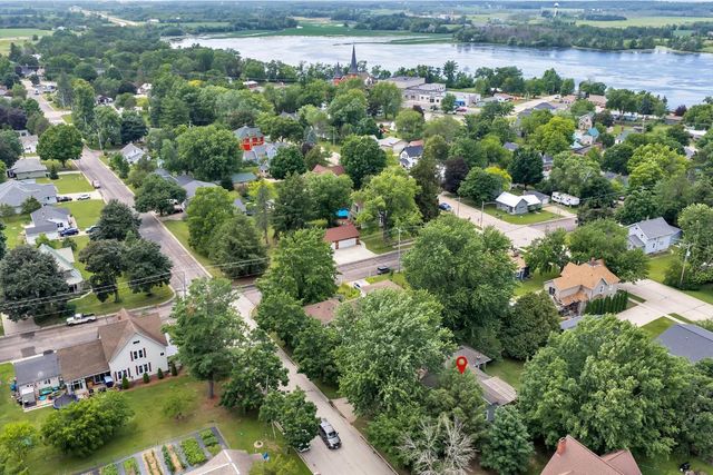 110 W PARKER STREET, Weyauwega, WI 54983