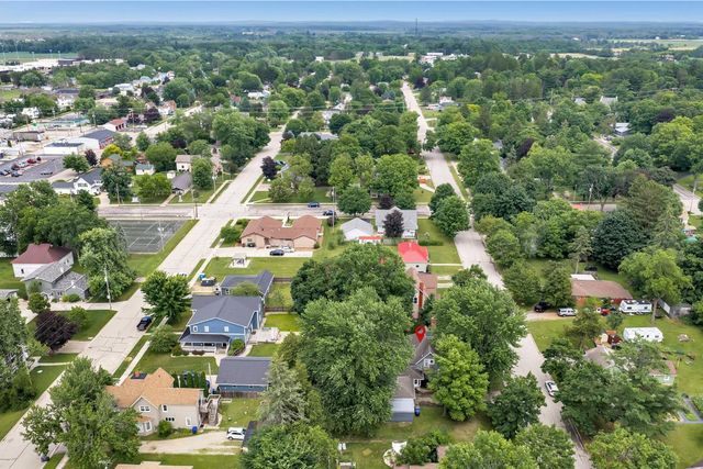 110 W PARKER STREET, Weyauwega, WI 54983