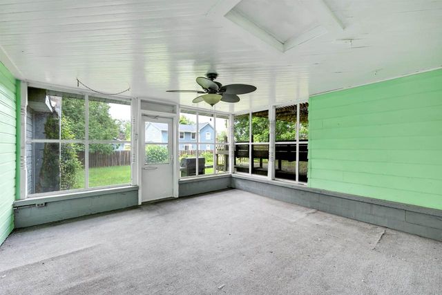 110 W PARKER STREET, Weyauwega, WI 54983