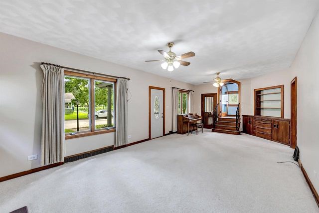 110 W PARKER STREET, Weyauwega, WI 54983