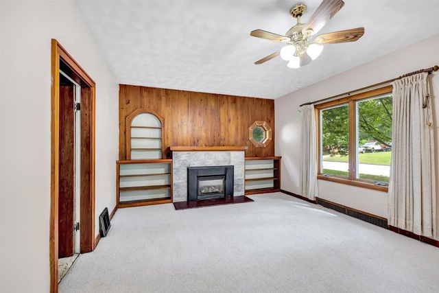 110 W PARKER STREET, Weyauwega, WI 54983