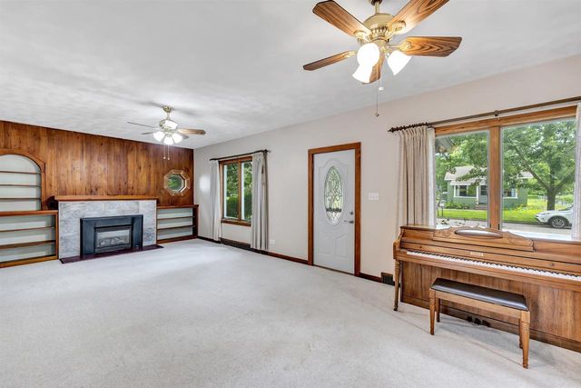 110 W PARKER STREET, Weyauwega, WI 54983