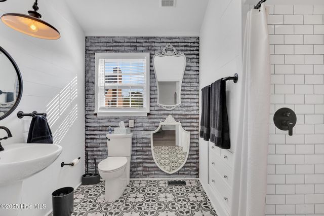 406 Carmen Avenue, Jacksonville, NC 28540