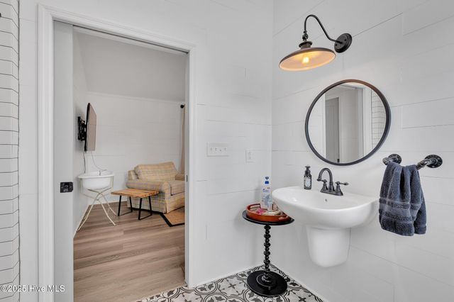 406 Carmen Avenue, Jacksonville, NC 28540