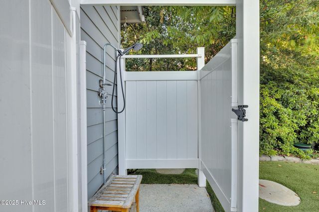 406 Carmen Avenue, Jacksonville, NC 28540