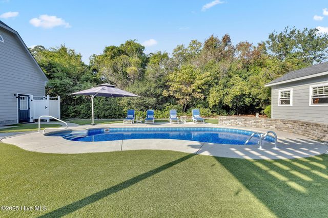 406 Carmen Avenue, Jacksonville, NC 28540