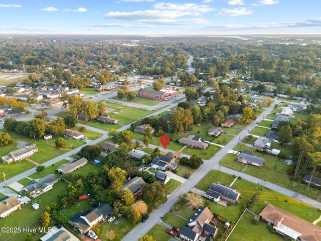 406 Carmen Avenue, Jacksonville, NC 28540