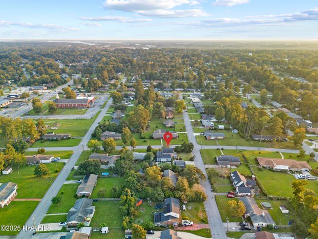 406 Carmen Avenue, Jacksonville, NC 28540