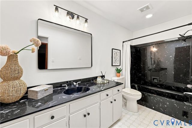 11931 Durrington Dr, North Chesterfield, VA 23236