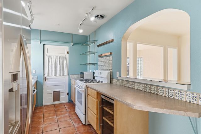 408 Amherst Drive SE, Albuquerque, NM 87106