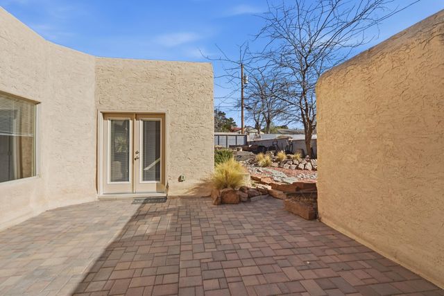 408 Amherst Drive SE, Albuquerque, NM 87106