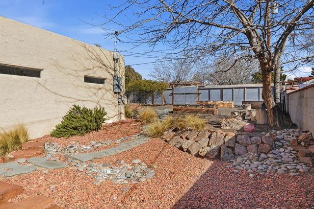 408 Amherst Drive SE, Albuquerque, NM 87106