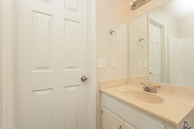 1143 Woods Edge Dr, Murfreesboro, TN 37130